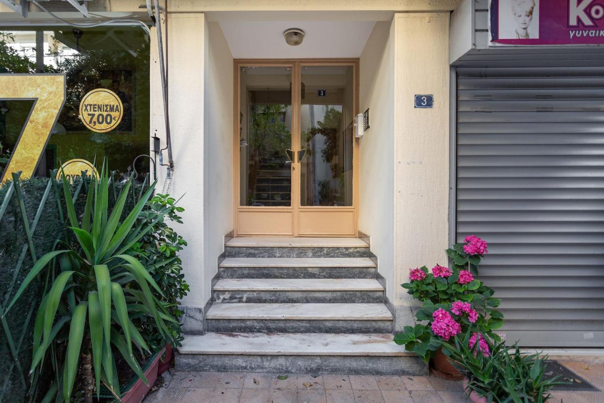 Bright, Calming Retreat With A Balcony Near Metro! Apartment Athens Exterior photo